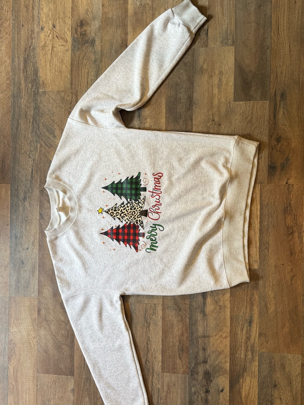 Cream Women’s Christmas Graphic Crewneck Sweatshirt